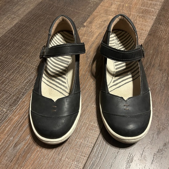 Taos leather mary jane sneaker flat. Size 8 - Picture 3 of 8